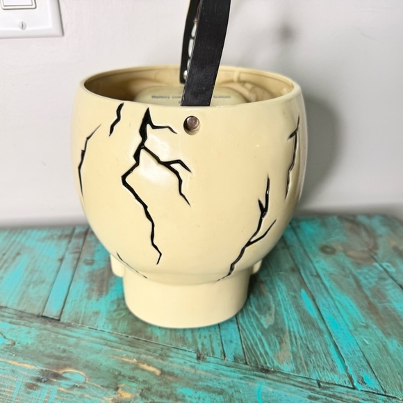 Vintage 1998 Skeleton Skull Halloween Bucket Décor Flashlight Eyes - Picture 10 of 14